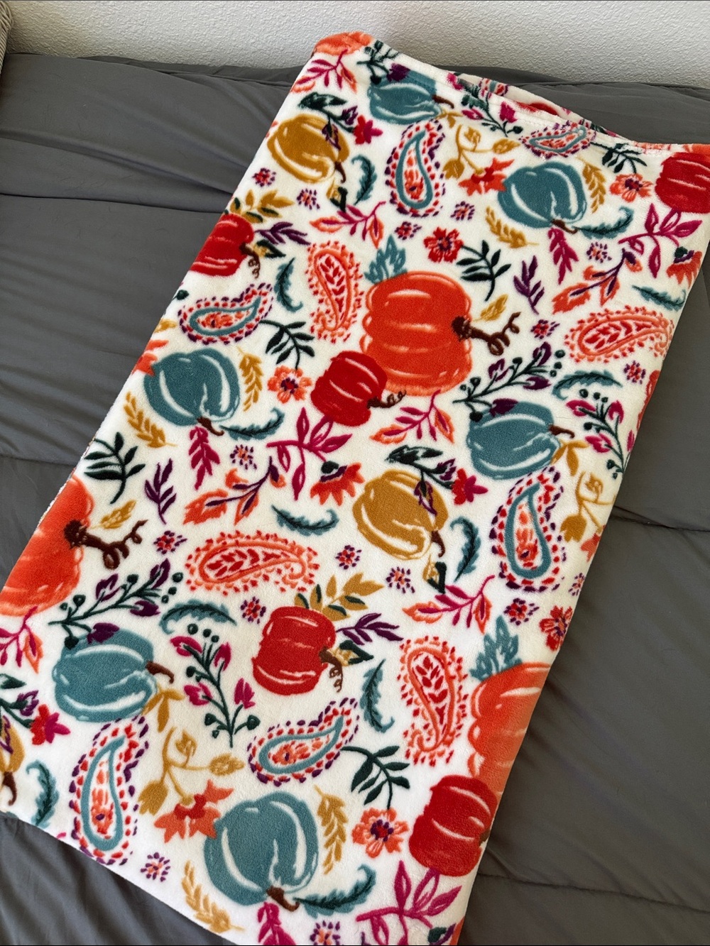 Autumn Pumpkin Paisley Fleece Throw Blanket - Multicolor